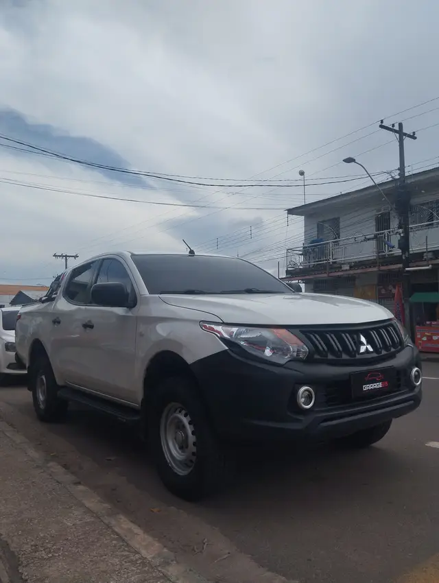 Carro Mitsubishi L200 Triton Sport 2022 GL 2.4 DID-H 4x4 (Aut)