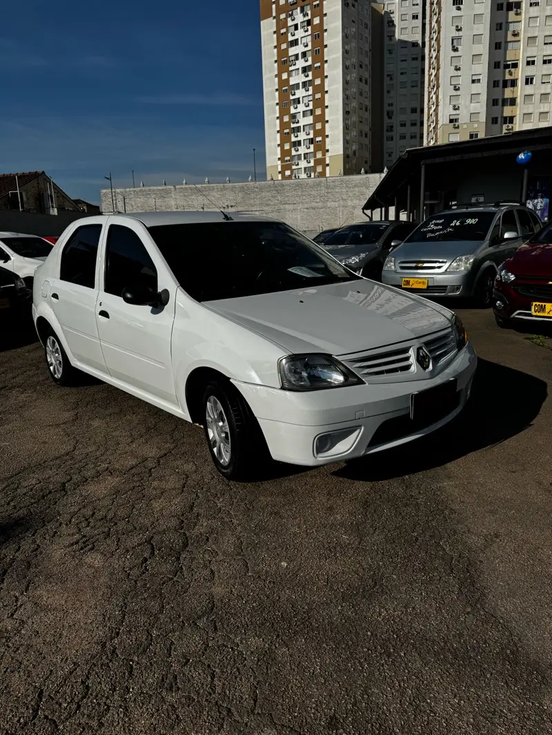 Renault Logan Authentique 1.0 16V (flex)
