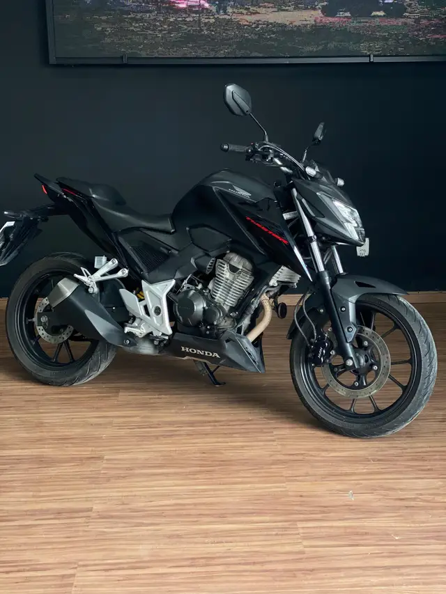 Carro Honda CB 300F Twister 2023 Standard