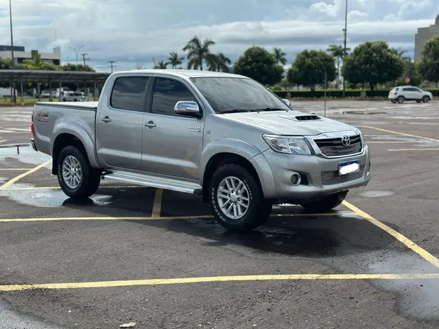Carro Toyota Hilux Cabine Dupla 2015 Hilux 3.0 TDI 4x4 CD SRV (Aut)