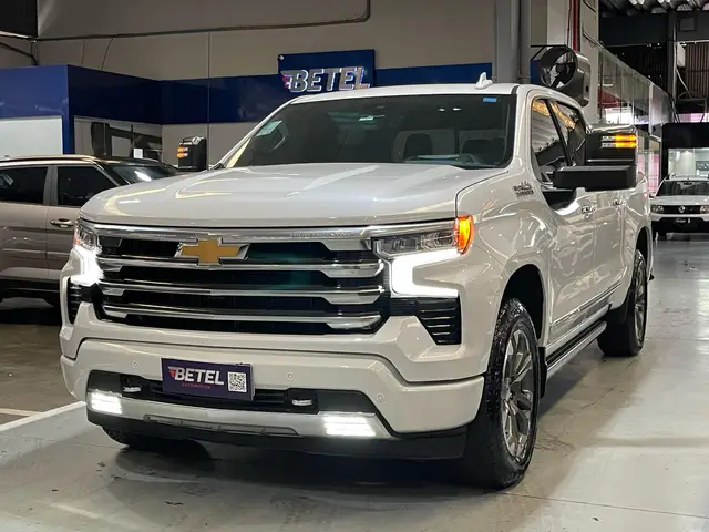 Carro Chevrolet Silverado 2024 High Country 5.3