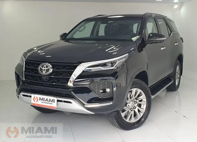 Carro Toyota SW4 2024 SRX 2.8 Turbodiesel 4x4 (Aut.) (7 Lugares)