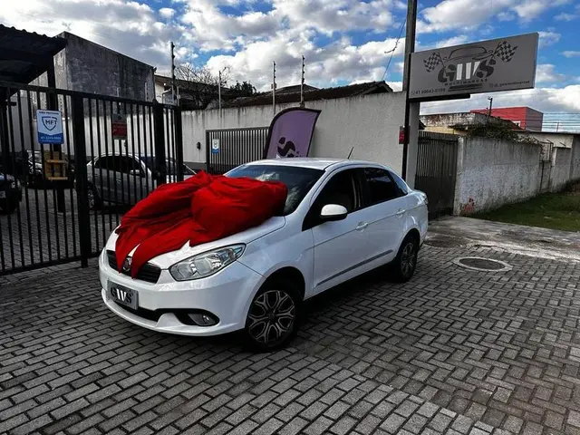 Carro Fiat Siena 2013 Essence 1.6 16V (Flex)