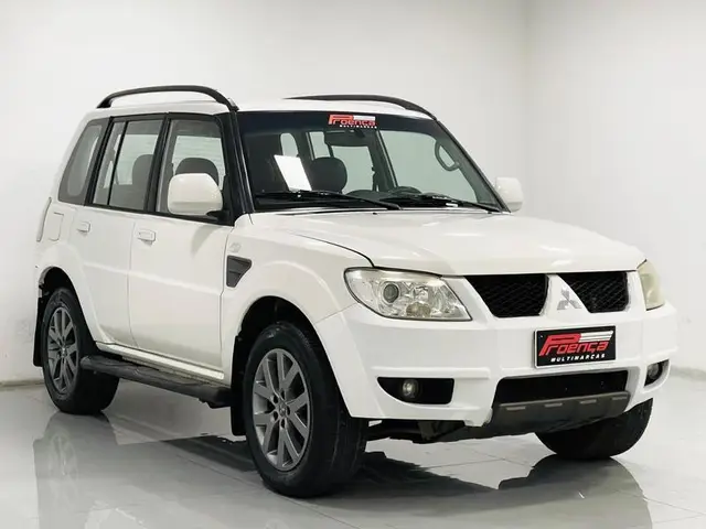 Carro Mitsubishi Pajero TR4 2013 2.0 16V 4x2 (Flex) (Aut)