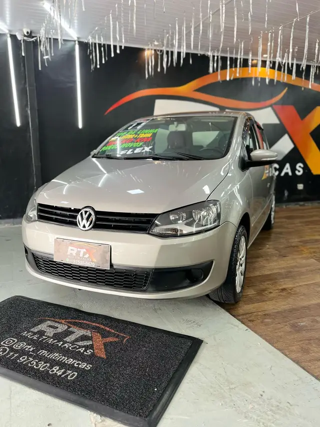 Carro Volkswagen Fox 2011 1.0 8V (Flex) 2p