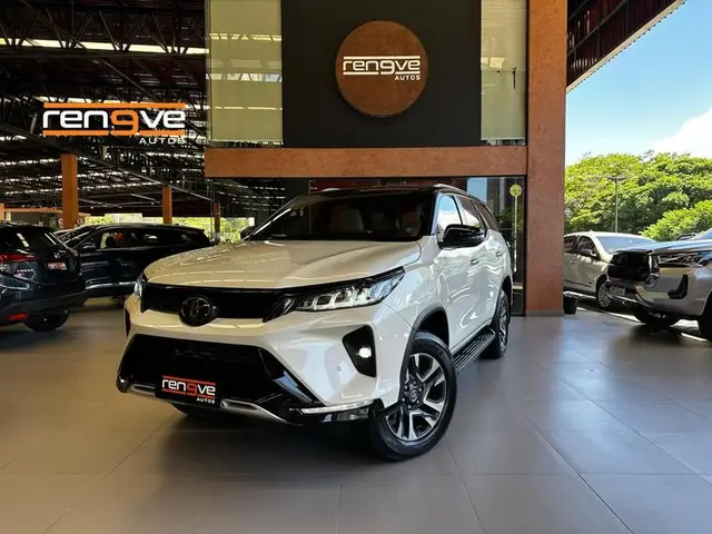 Carro Toyota SW4 2022 Diamond  2.8 turbodiesel 7L 4x4 (Aut)