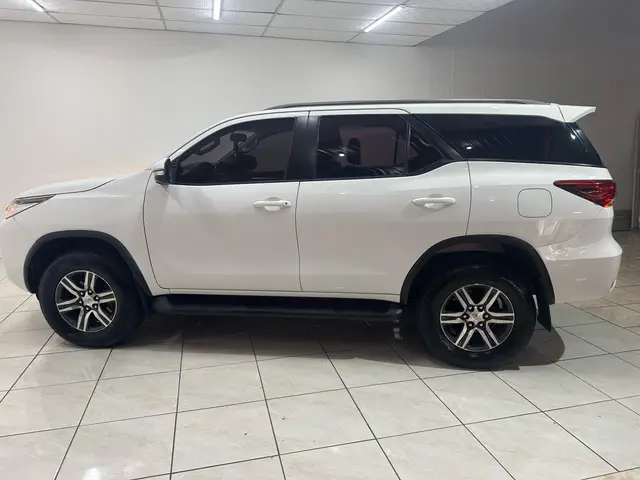 Carro Toyota SW4 2017 4.0 VVT-I SRX 7L 4x4 (Aut)