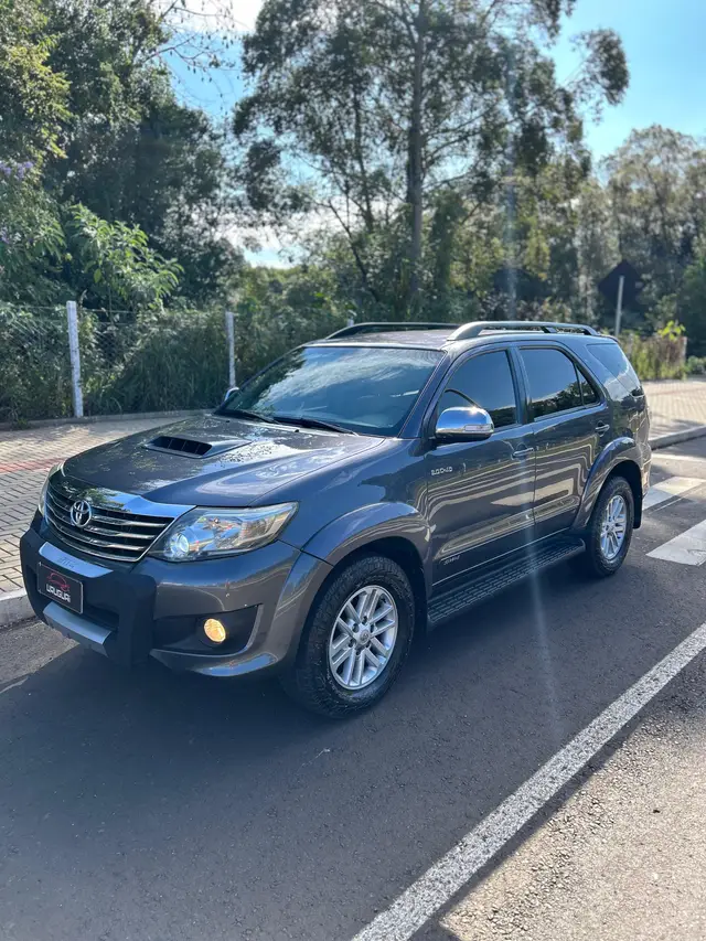 Carro Toyota Hilux SW4 2013 SRV 3.0 TDI 4X4 (5 Lugares)
