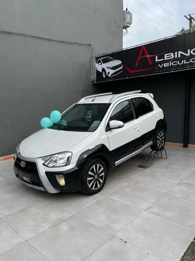 Carro Toyota Etios 2015 Cross 1.5 (Flex)