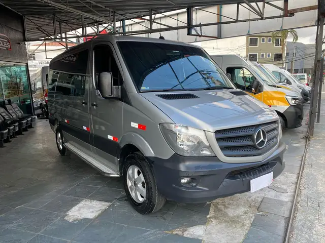 Carro Mercedes-Benz Sprinter 2019 VAN 415 CDI 9+1 Teto Baixo