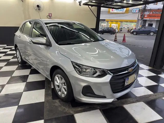 Carro Chevrolet Onix 2023 LT 1.0