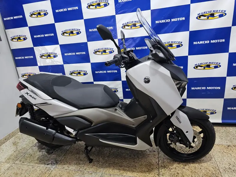 Yamaha XMax 250 Connected