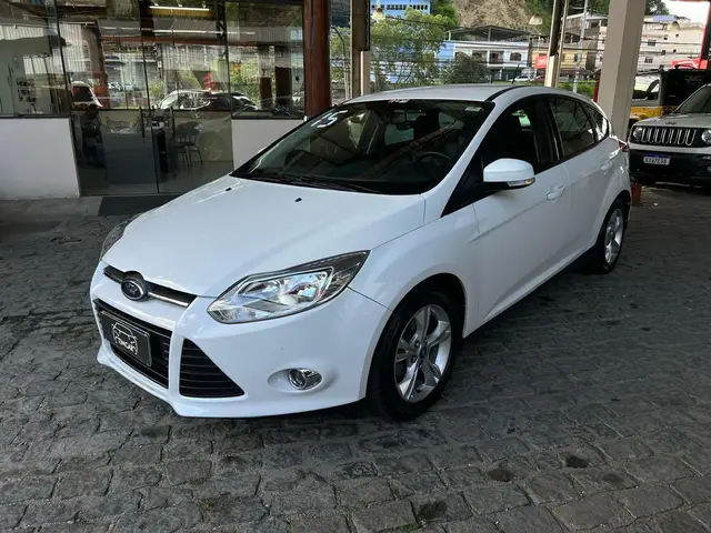 Carro Ford Focus Hatch 2015 SE 1.6 16V TiVCT PowerShift