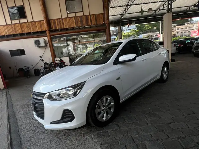Carro Chevrolet Onix Plus 2023 LT 1.0