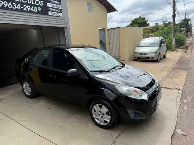 Carro Ford Fiesta Sedan 2011 1.0 (Flex)