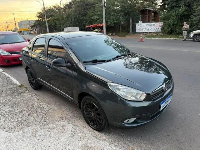 Carro Fiat Grand Siena 2015 ESSENCE ITALIA 1.6 Flex 16V