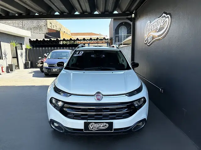Carro Fiat Toro 2019 Volcano 2.0 diesel AT9 4x4