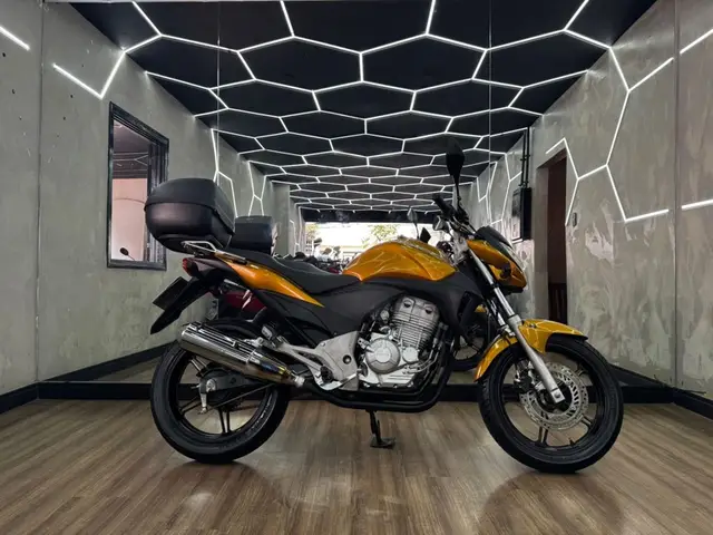 Carro Honda CB 300R 2010 Standard