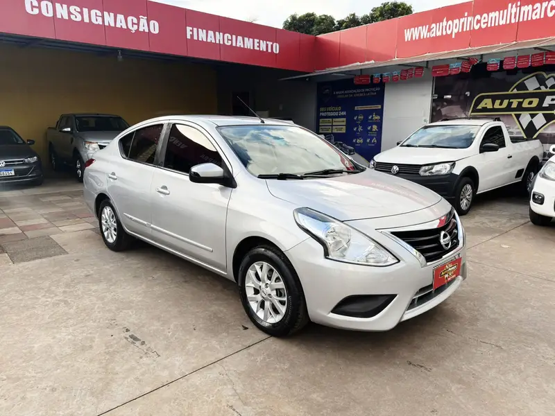 Nissan Versa 1.6 16V SV (Flex)