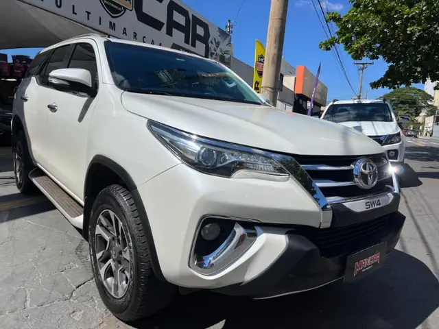 Carro Toyota SW4 2017 2.8 TDI SRX 5L 4x4 (Aut)