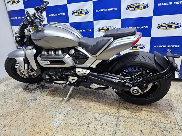 Carro Triumph Rocket 3 2023 R