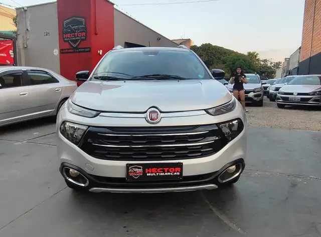 Carro Fiat Toro 2019 Volcano 2.0 diesel AT9 4x4