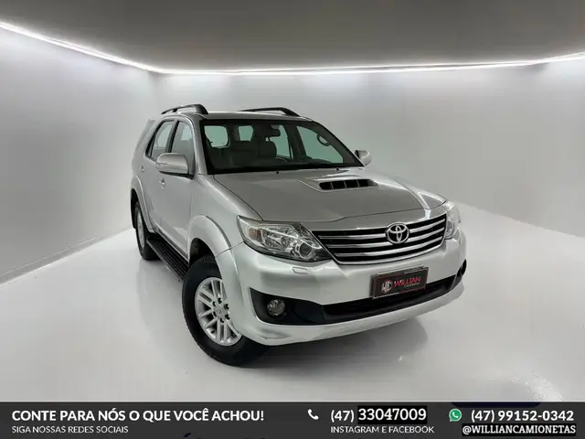 Carro Toyota Hilux SW4 2013 SRV 3.0 4X4 (7 Lugares)