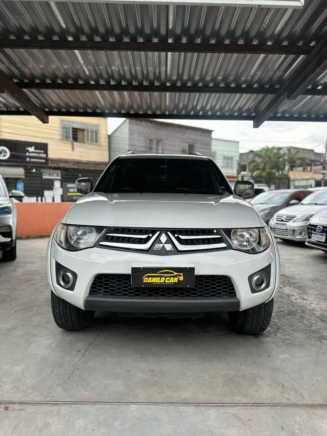 Carro Mitsubishi Pajero Dakar 2015 3.2 HPE 4WD (Aut)