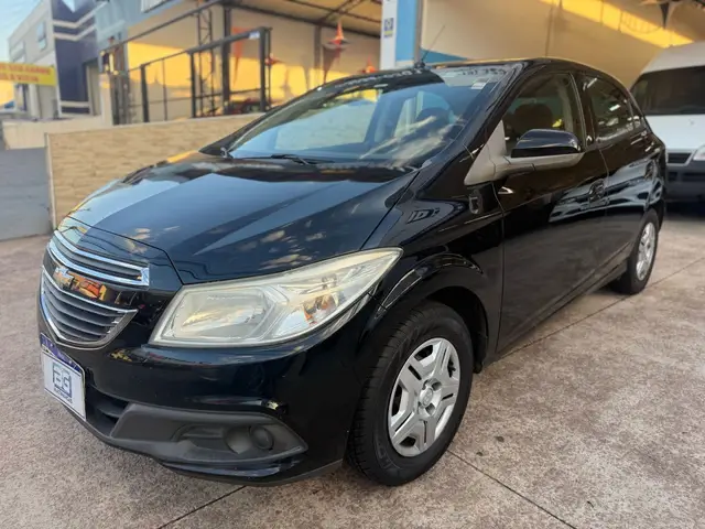 Carro Chevrolet Onix 2014 1.0 LT SPE/4