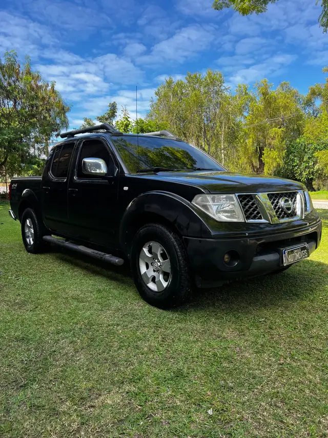 Carro Nissan Frontier 2012 LE 4x4 2.5 16V (cab. dupla) (aut)