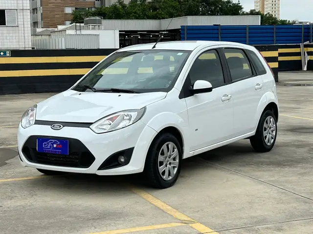 Carro Ford Fiesta Hatch 2014 SE 1.0 RoCam (Flex)