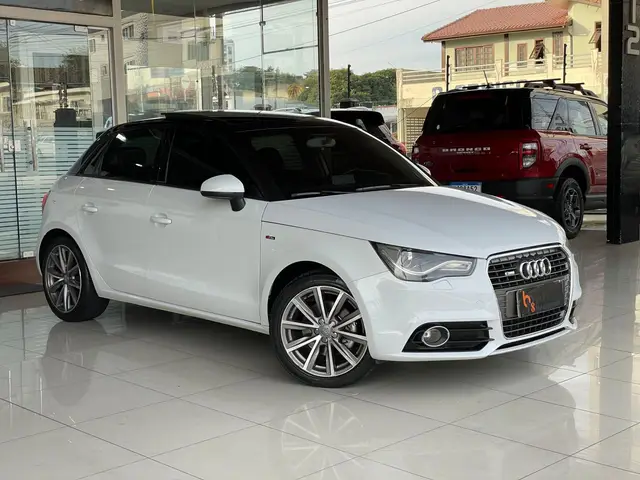 Carro Audi A1 2014 1.4 TFSI Sportback Attraction S Tronic