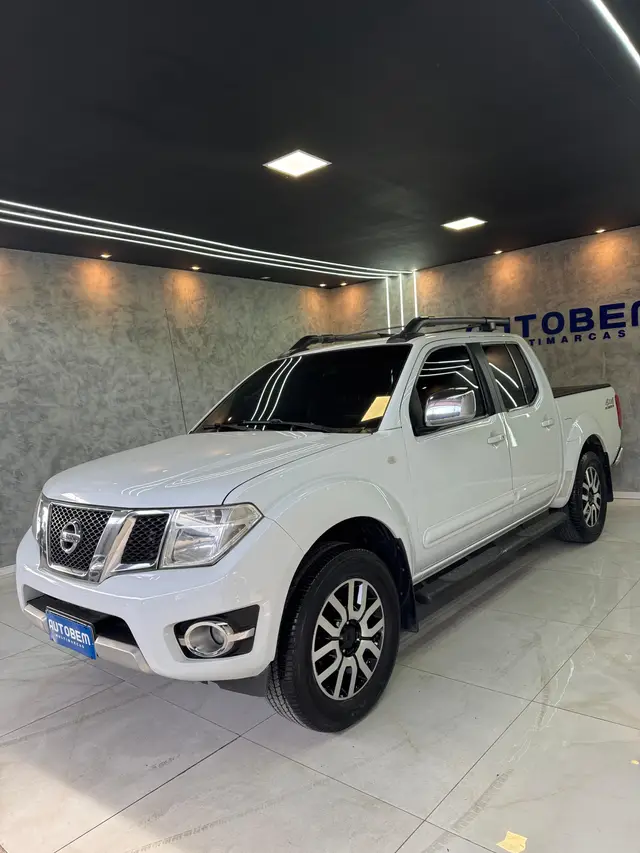 Carro Nissan Frontier 2014 2.5 TD CD 4x4 SL (Aut)