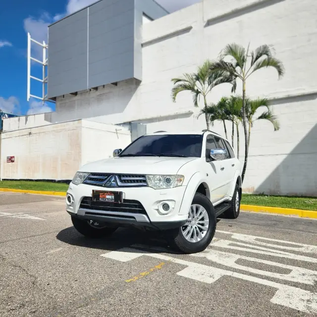 Carro Mitsubishi Pajero Dakar 2015 3.2 HPE 4WD (Aut)
