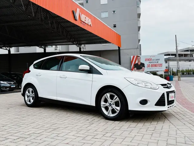 Carro Ford Focus Hatch 2015 SE 1.6 16V TiVCT