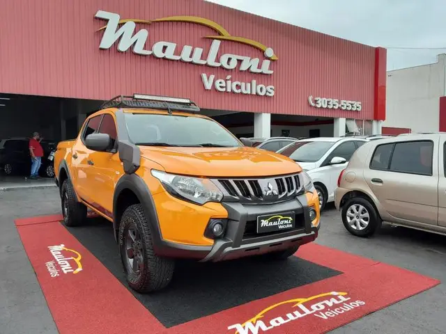 Carro Mitsubishi L200 Triton Savana 2022 Savana 2.4 Turbo 4X4 (Aut)