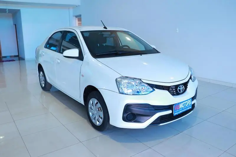 Toyota Etios Sedan XS 1.5 (Flex)