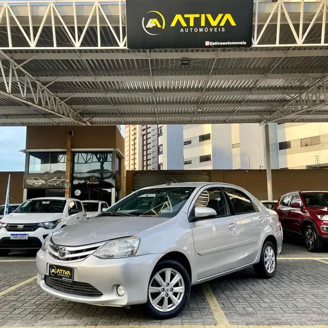 Carro Toyota Etios Sedan 2017 XLS 1.5 (Aut) (Flex)