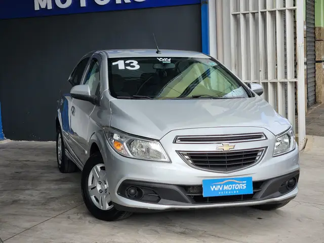 Carro Chevrolet Onix 2013 1.0 LT SPE/4