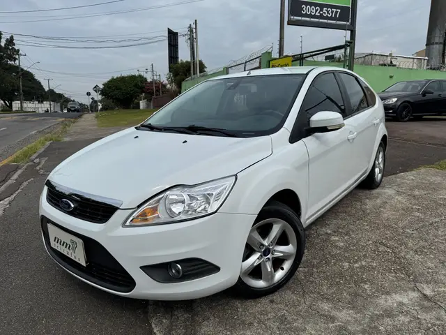 Carro Ford Focus Hatch 2012 2.0 16V Flex