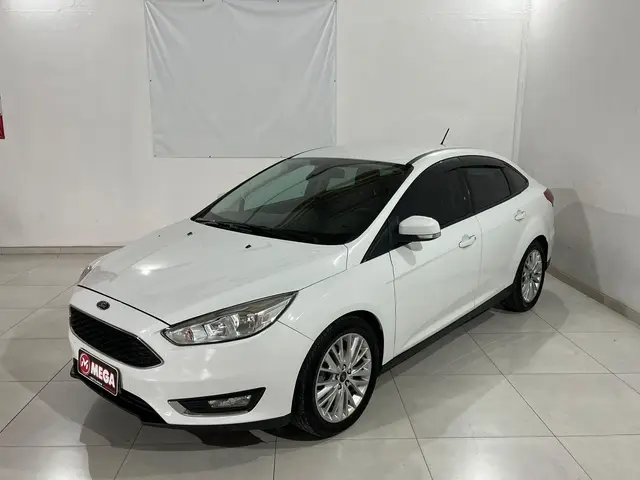 Carro Ford Focus Sedan 2017 SE Plus 2.0 PowerShift