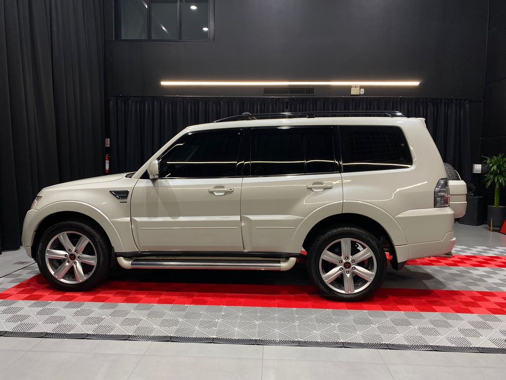 Pajero Full 3.2 DI-D 3D HPE 4WD