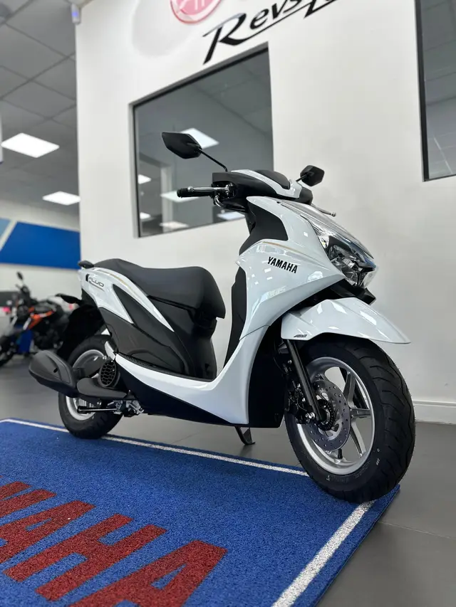 Carro Yamaha Fluo 2026 Hybrid Connected