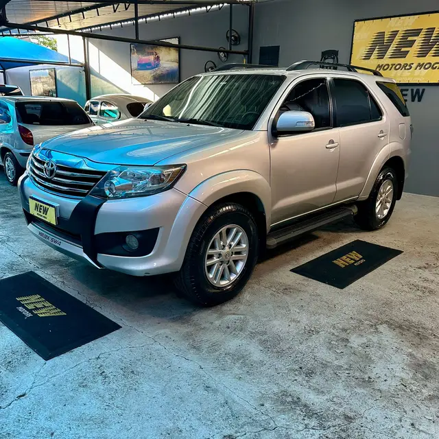 Carro Toyota Hilux SW4 2014 2.7 4x2 SR