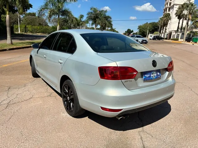 Carro Volkswagen Jetta 2012 2.0 Comfortline Tiptronic (Flex)