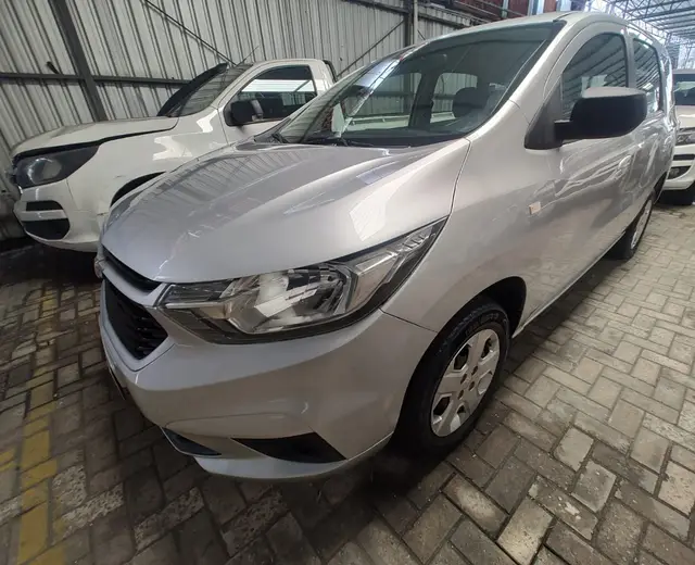 Carro Chevrolet Spin 2021 LS 1.8 5S (Flex)