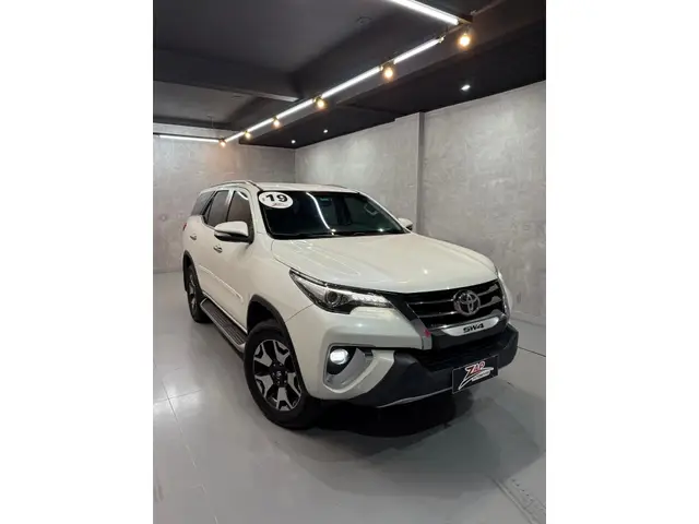 Carro Toyota Hilux Cabine Dupla 2019 Hilux 2.8 TDI SRX CD 4x4 (Aut)