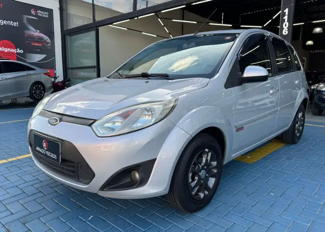 Carro Ford Fiesta Hatch 2011 1.6 (Flex)