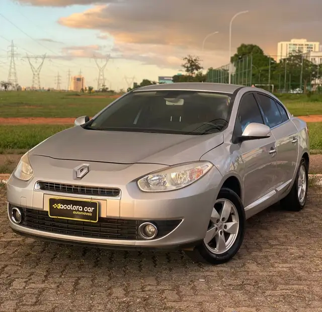 Carro Renault Fluence 2014 2.0 16V Dynamique (Flex)