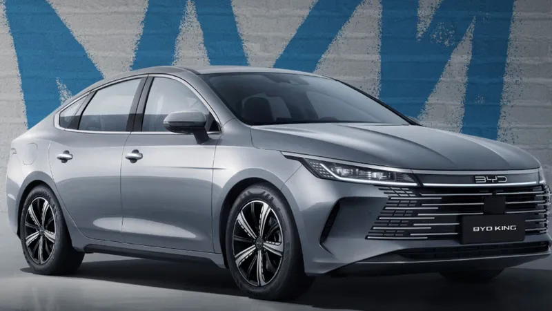 BYD King em oferta fica R$ 30 mil mais barato que Corolla híbrido